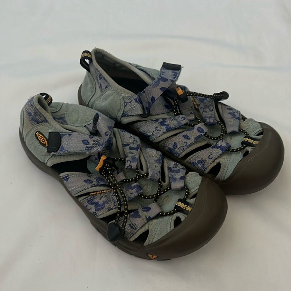 Keen Newport H2 Waterproof Sandal Size 3 Hawaiian Floral Blue